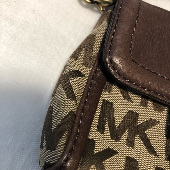 Michael Kors, beautiful cute little bag, brown leather, and canvas supper cute - Picture 9 of 11
